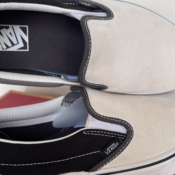 Vans WMNS Classic Slip-On (Mix & Match) Black/True
VN0A4U382PD
Sneakers - Picture 14 of 16